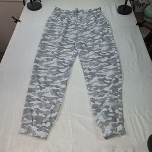 No Boundaries Women's Gray Camo Joggers. Juniors 11-13 Lg. UUCP
